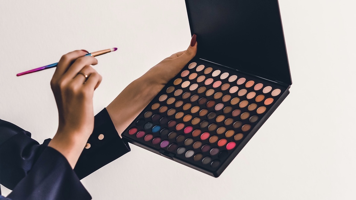 The Perfect Makeup Look for Your Quince Dress Desktop Image