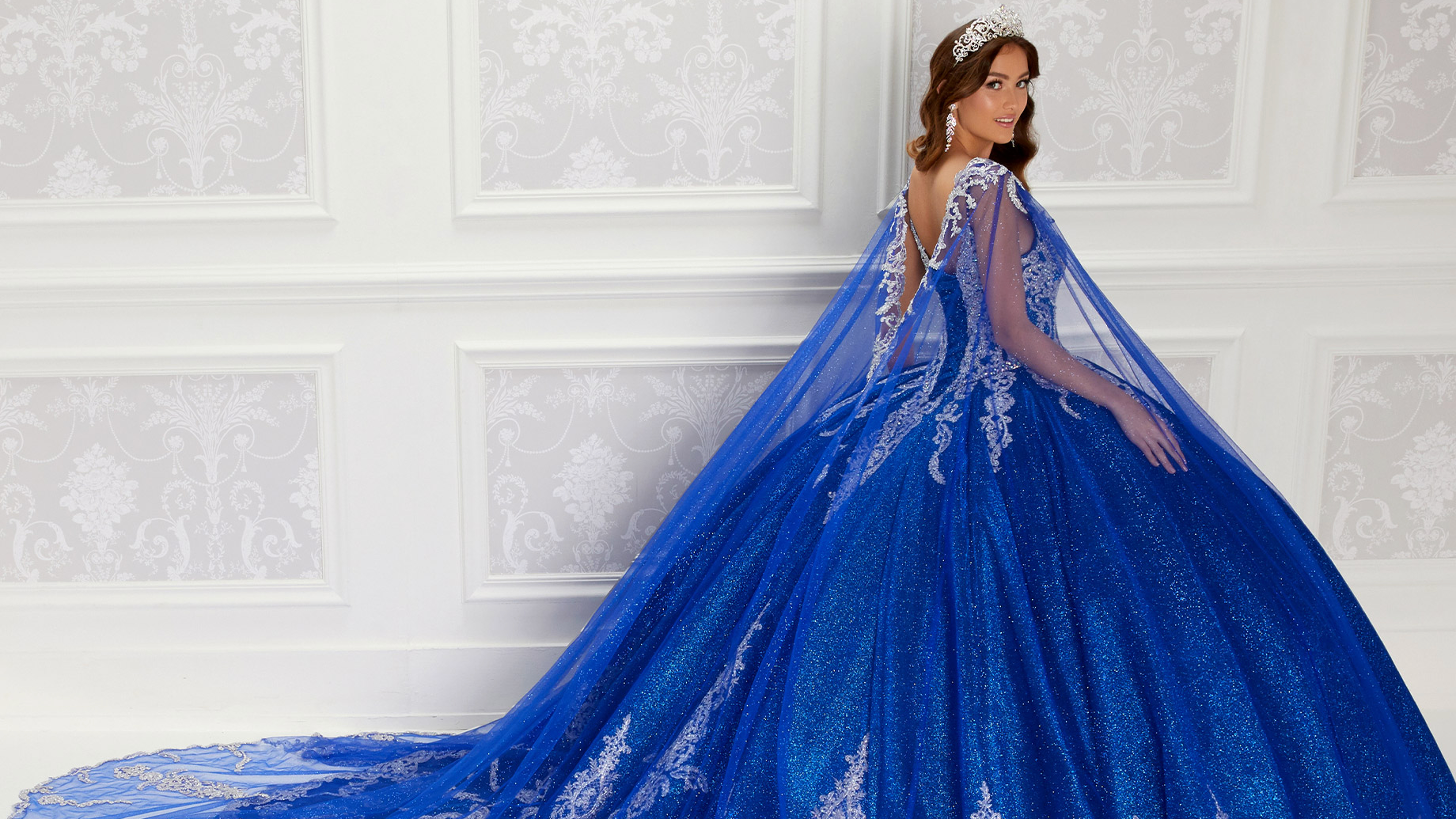 The Perfect Detail for an Absolutely Royal Quinceañera Desktop Image
