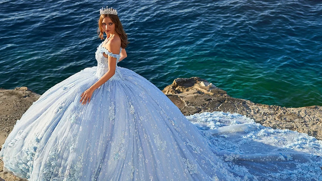 Spring 2023 Collection: Fairytale by the Sea Desktop Image